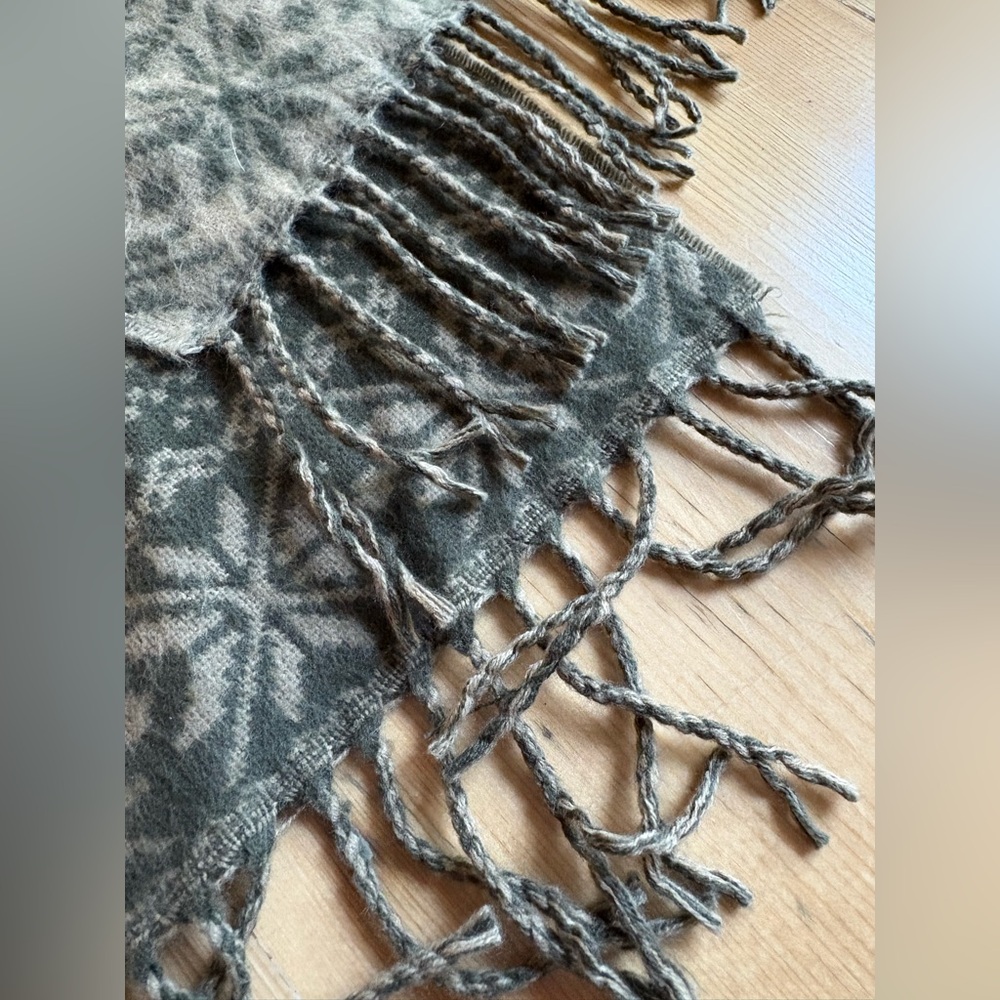 Softer Than Cashmere 64”x12” Nordic snowflake Patterned Fringe Scarf Green Taupe - Picture 7 of 8